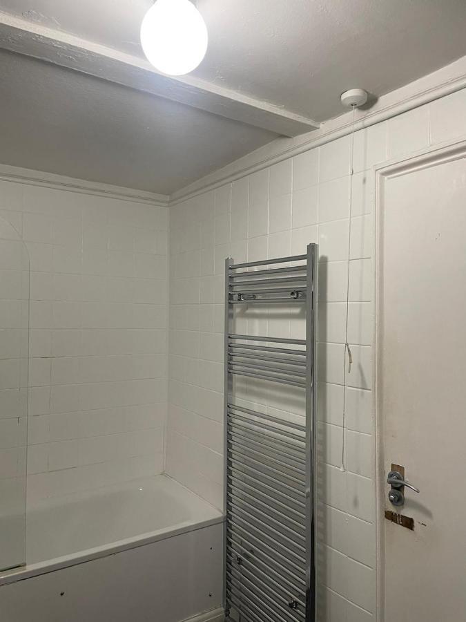 Balham, South Spacious 6, 6 Available Privatunterkunft *