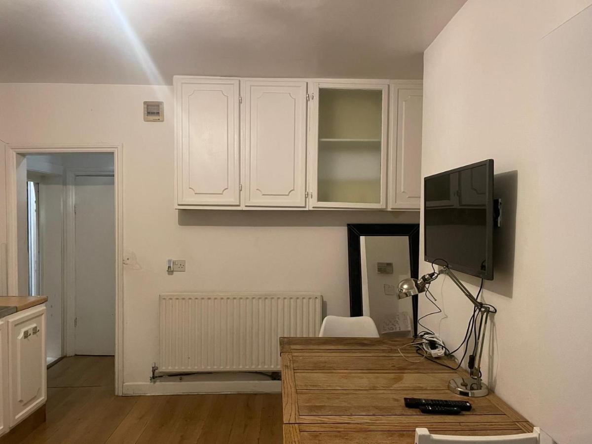 Balham, South Spacious 6, 6 Available Privatunterkunft *