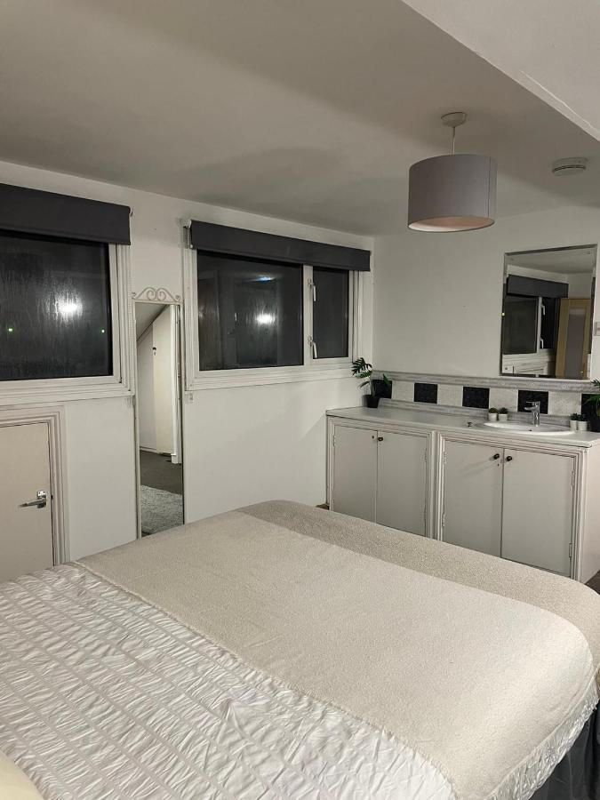 Balham, South Spacious 6, 6 Available Privatunterkunft *