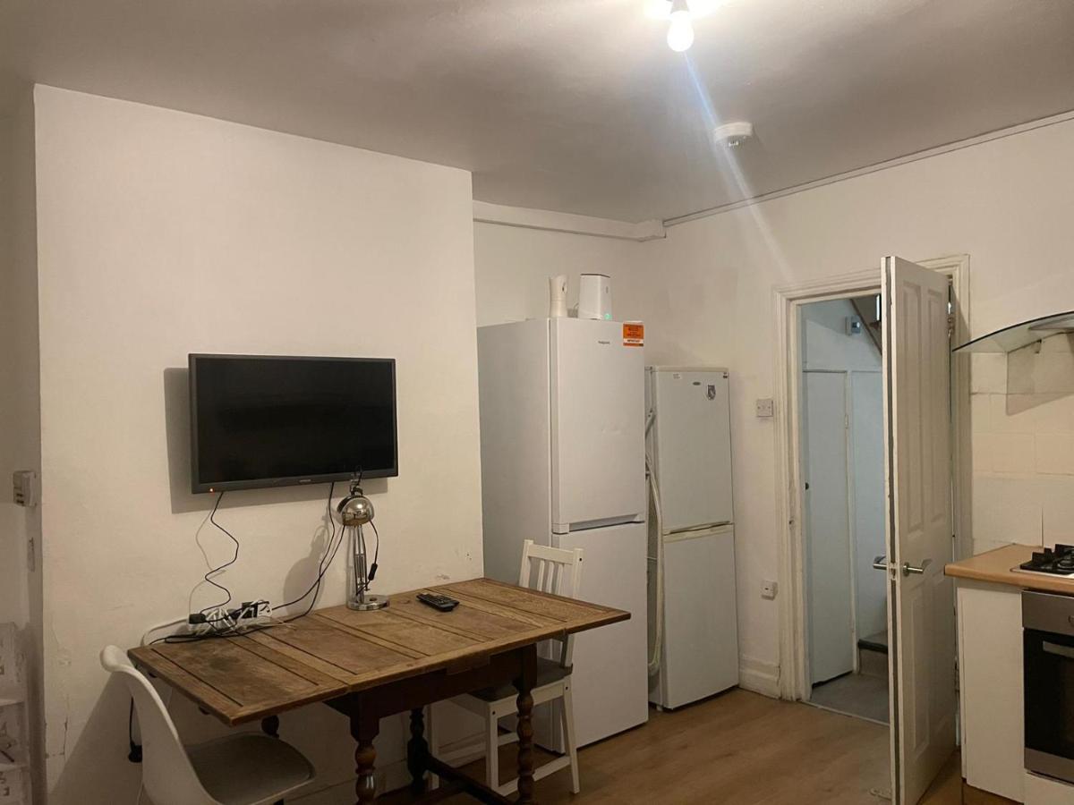 Balham, South Spacious 6, 6 Available Privatunterkunft